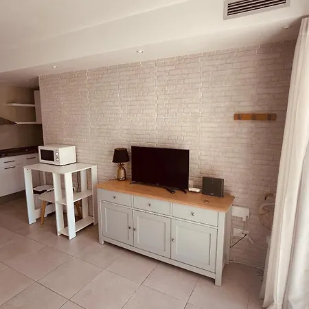 Apartamento Rising Sun- Bright 1br With Pool & Terrace, Steps From Corralejo